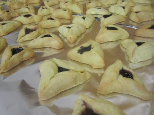 		                                		                                <span class="slider_title">
		                                    PTO Baking for Purim		                                </span>
		                                		                                
		                                		                            	                            	
		                            <span class="slider_description">The Temple Shalom PTO bakes hamantaschen for Purim. Some are sold in the PTO Purim Carnival, some are available at Erev Shabbat Oneg and some disappeared.</span>
		                            		                            		                            